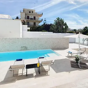Mediterranea - Seaview, Pool & Garden , Bari Italië